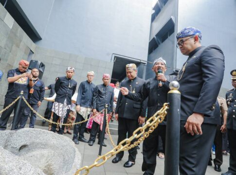Wali Kota Bandung Muhammad Farhan Pada Kegiatan Napak Tilas ke Museum Penjara Banceuy Kota Bandung Minggu (1/6/2025) -Ist-