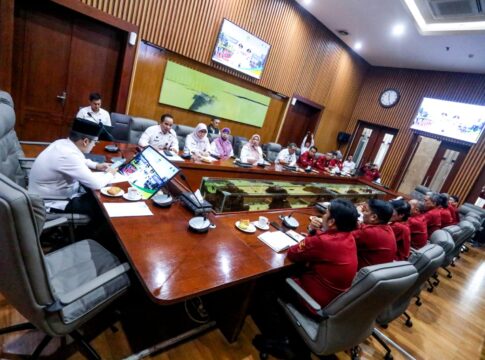 Wakil Wali Kota Bandung Erwin saat di saat audiensi bersama Satgas Anti Rentenir Kota Bandung, di Balai Kota Jalan Wastukencana Kota Bandung, Rabu (4/6/2025)-Ist-
