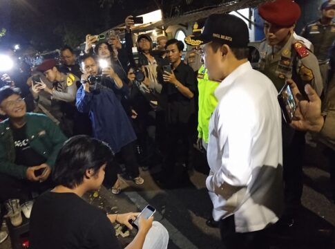 Wali Kota Bandung Erwin Bersama Polrestabes Bandung dan Satpol PP Mulai Lakukan Razia Jam Malam Bagi Pelajar di Kotta Bandung Rabu (4/6/2025) malam.