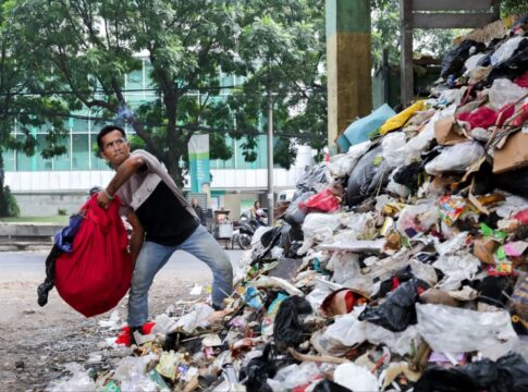Pemerintah kota (Pemkot) Bandung akan mengubah lokasi Tempat Pembuangan Sampah (TPS) liar di Jalan Cicendo Kelurahan Pasir Kaliki menjadi tempat budidaya maggot sebagai solusi pengelolaan sampah organik -Ist-