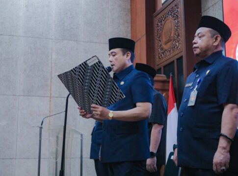 Wakil Wali Kota Bandung Erwin Saat Melantik pejabat fungsional Pemerintah Kota Bandung di Balai Kota, Kamis (19/8/2025) -Ist-