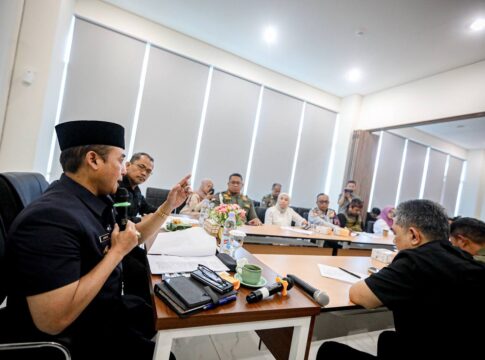 Wakil Wali Kota Bandung Erwin Saat Memimpin Rapat Koordinasi Rencana Kerja Penindakan Yustisial -Ist-