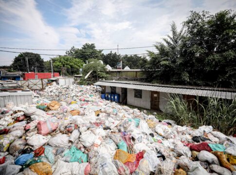 Tumpukan Sampah di Pasar Cihaurgeulis Kota Bandung -Ist-