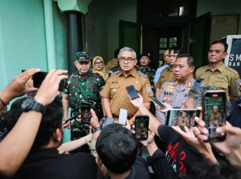 Wali Kota Bandung Muhammad Farha di SMP Negeri 2 Kota Bandung, Selasa (25/6/2025)-Ist-