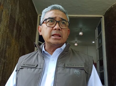 Wali Kota Bandung Muhammad Farhan bakal berkoordinasi dengan Badan Perlindungan Pekerja Migran Indonesia (BP2MI) untuk mengecek data warga Bandung yang dievakuasi akibat perang Iran vs Israel.