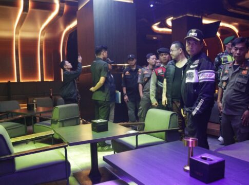 Wakil Wali Kota Bandung, Erwin, selaku Ketua Satgas Yustisi Saat Melakukan Razia Tempat Hiburan Malam -Ist-