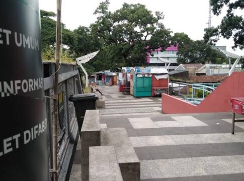 Kondisi Teras Cihampelas Kota Bandung Yang Terbengkalai