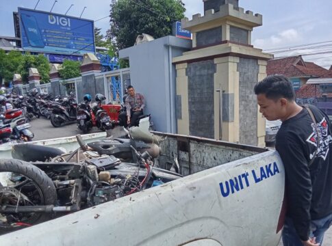 Ketpot: Sepeda motor yang dikendarai Muhammad Gery terlihat ringsek