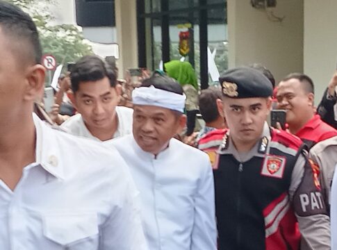 Ketpot: Prosesi Ngarak Pataka dan Gubernur Jabar Dedi Mulyadi saat akan memasuki gedung DPRD Kabupaten Ciamis