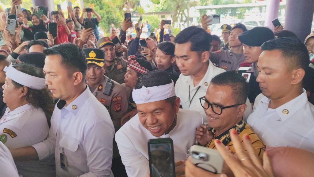 Gubernur Jawa Barat, Kang Dedi Mulyadi (KDM) disambut antusias warga Tatar Galuh Ciamis