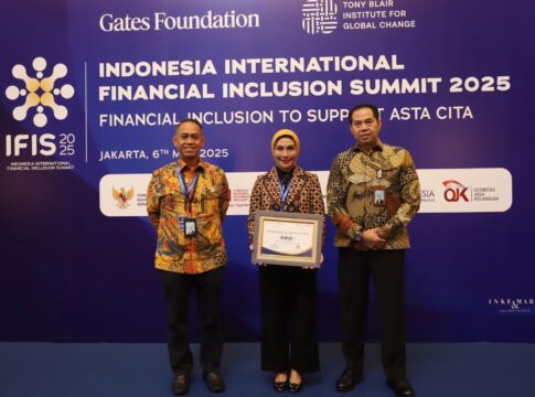 bank bjb Dukung dan Sukseskan IFIS 2025 serta Terima Penghargaan Mitra DNKI atas Percepatan Inklusi Keuangan Nasional