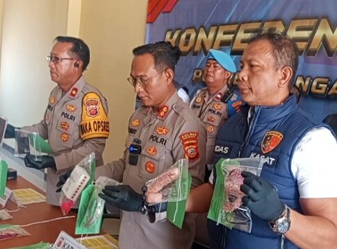 Poto: Penampakan barang bukti kasus pornografi melalui aplikasi live streaming di Pangandaran