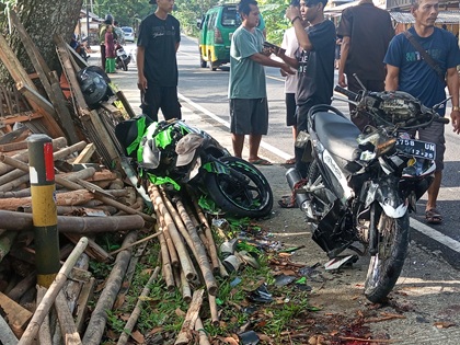 Poto: Kondisi motor korban usai adu banteng di wilayah Ciganjeng, Padaherang, Pangandaran