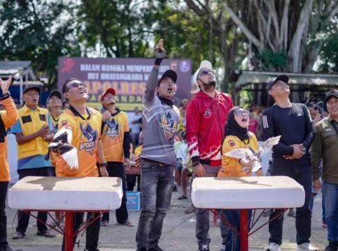 Poto: Bupati Pangandaran saat Ngelpek Burung Merpati