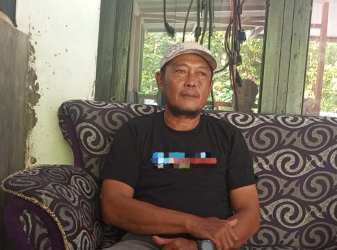 Poto: Orang Tua siswa di Mangunjaya Pangandaran, Toni (52).