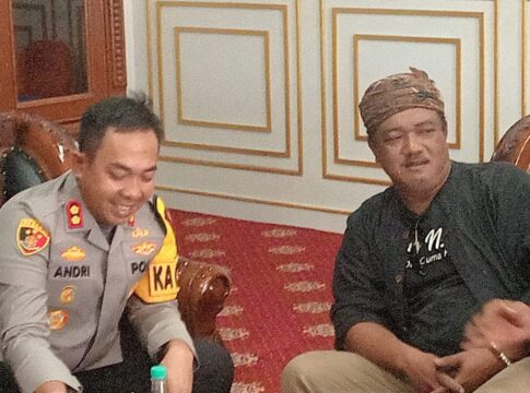 Poto; Rangga, perwakilan Forum BBL Kabupaten Pangandaran bersama Kapolres Pangandaran AKBP Andri Kurniawan.