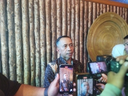 Ketua DPRD Kota Bandung, Asep Mulyadi menanggapi, wacana pembongkaran Teras Cihampelas atau Cihampelas Skywalk yang belakangan ramai dibicarakan.