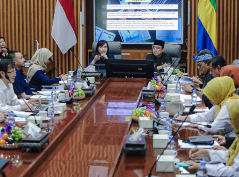 Wakil Wali Kota Bandung Erwin Saat Memimpin Forum Kemitraan Kesehatan Kota Bandung di Balai Kota Jalan Wastukencana Kota Bandung Kamis (10/7/2025)-Ist-