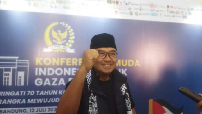 Wali Kota Bandung Muhammad Farhan Saat Menghadiri Konferensi Pemuda Indonesia untuk Gaza Palestina di Gedung Merdeka, Sabtu (12/7/2025)
