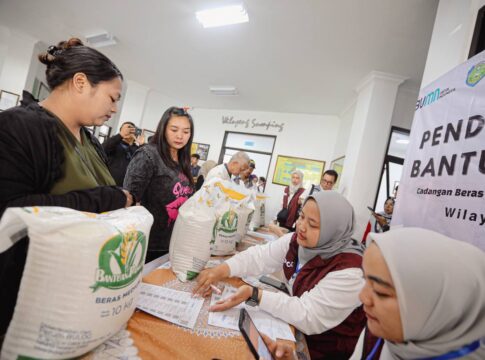 Pemerintah Kota (Pemkot) Bandung menyalurkan bantuan pangan berupa beras kepada 85.167 keluarga penerima manfaat (KPM) dalam program Cadangan Pangan Pemerintah (CPP) yang berasal dari Badan Pangan Nasional (Bapanas). -Ist-