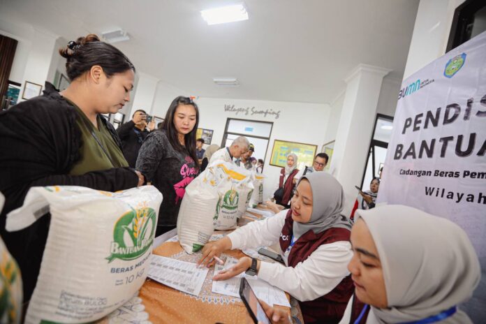 Pemerintah Kota (Pemkot) Bandung menyalurkan bantuan pangan berupa beras kepada 85.167 keluarga penerima manfaat (KPM) dalam program Cadangan Pangan Pemerintah (CPP) yang berasal dari Badan Pangan Nasional (Bapanas). -Ist-