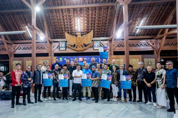 Pemerintah Kota (Pemkot) Bandung menyatakan kesiapannya menjadi kota pertama di Indonesia dalam pengembangan teknologi energi baru dan ekosistem mobil listrik -Ist-