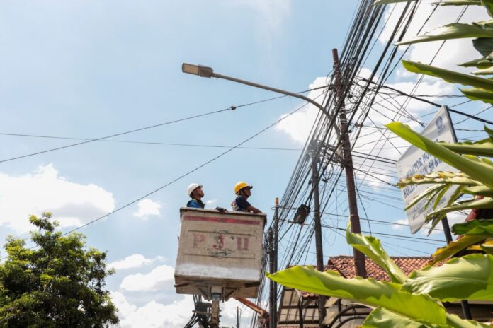Pemerintah Kota (Pemkot) Bandung tengah menawarkan proyek investasi pembangunan dan revitalisasi Penerangan Jalan Umum (PJU) kepada badan usaha melalui skema Kerja Sama Pemerintah dan Badan Usaha (KPBU) dengan pendekatan unsolicited -Ist-