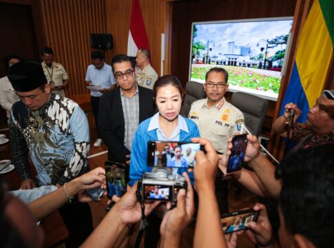 Marketing Director PT Amerta Indah Otsuka, Puspita Winawati di Balai Kota Bandung Kamis (24/7/2025).