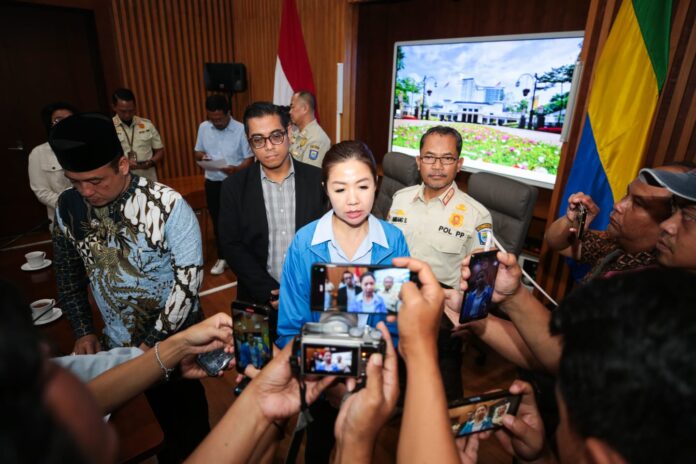 Marketing Director PT Amerta Indah Otsuka, Puspita Winawati di Balai Kota Bandung Kamis (24/7/2025).