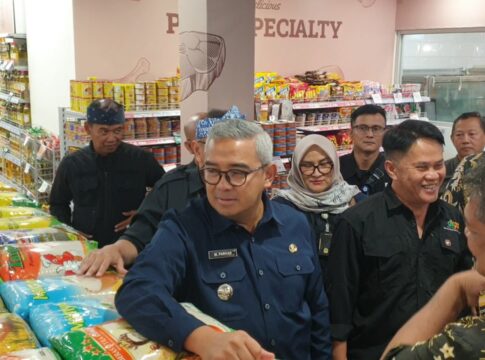 Wali Kota Bandung Muhammad Farhan memastikan tidak ada beras oplosan yang beredar di pasar modern atau pasar tradisional di Kota Bandung.