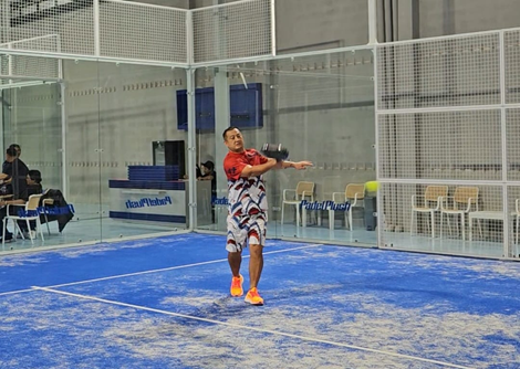 Berolahraga padel menjadi pilihan gaya hidup sehat bagi semua kalangan di Indonesia termasuk Kota Bandung. (FOTO: Ageng)