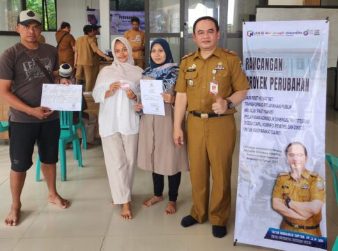 Ketpot: Kadisdukcapil Ciamis Yayan M Supyan saat uji coba program Pasti Manis di Desa Pasawahan Kecamatan Banjaranyar