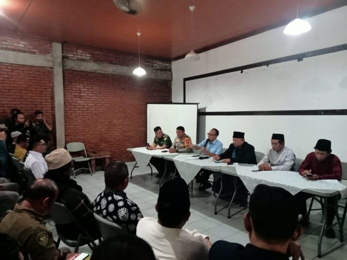 Ket foto : Pembahasan masalah konser musik dihadiri Wali Kota Viman Alfarizi, Kapolres Tasikmalaya Kota, Dandim 0612 Tasikmalaya dan para Ulama di Restoran Jembar Tasikmalaya (fokusjabar/Seda)
