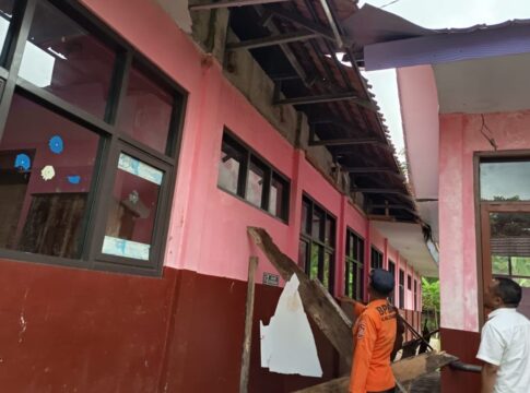 Ketpot: Bangunan SDN 3 Jagabaya yang mengalami kerusakan akibat tanah longsor
