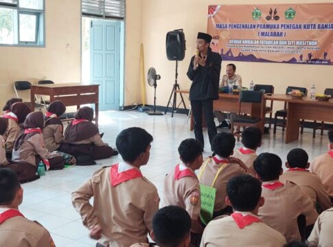 Caption: Anggota Bawaslu Kota Banjar Wahidan berikan materi meningkatkan kesadaran dan partisipasi politik masyarakat