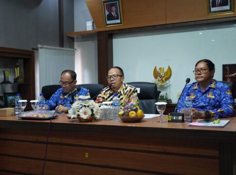 Ket foto : Rakor Evaluasi Pendapatan Daerah Kota Tasikmalaya bersama Pimpinan OPD dipimpin langsung Wali Kota Viman Alfarizi (fokusjabar/Seda)