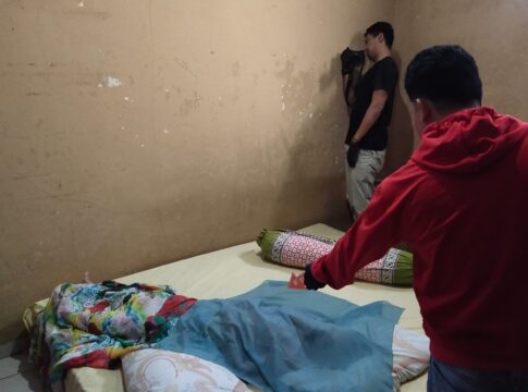 Ketpot: Tim Inafis saat berada di lokasi penemuan Turiah yang meninggal di kamar