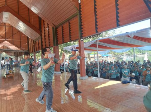 Ket foto : Senam Bersama Keluarga Besar PKS Kota Tasikmalaya dalam acara Family Fun Gathering di objek Wisata Situ Gede Mangkubumi Tasikmalaya (fokusjabar/Seda)