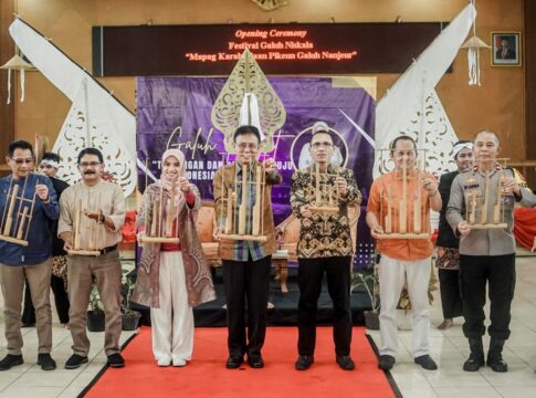 Ketpot: Bupati Ciamis Herdiat Sunarya saat acara Festival Galuh Niskala yang di gelar Universitas Galuh (Unigal)
