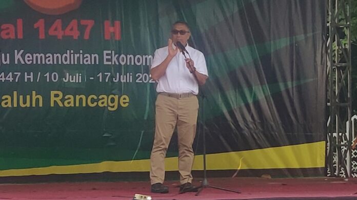 Keterangan Foto: Sekda Kabupaten Ciamis, Dr. Andang Firman Triyadi ketika membuka kegiatan Muharam Creative Festival 2025 di halaman Gedung Islamic Center Ciamis, Sabtu (12/07/2025).