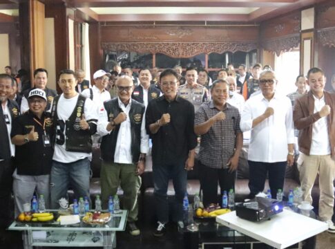 Keterangan Foto: Bupati Ciamis, Dr. H Herdiat Sunarya berfoto bersama usai acara Musda HDCI Ciamis Raya di Hotel Tiara Ciamis, Sabtu (12/07/2025).