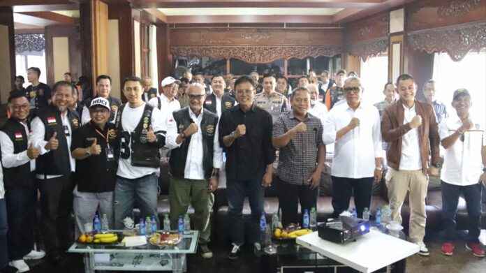 Keterangan Foto: Bupati Ciamis, Dr. H Herdiat Sunarya berfoto bersama usai acara Musda HDCI Ciamis Raya di Hotel Tiara Ciamis, Sabtu (12/07/2025).