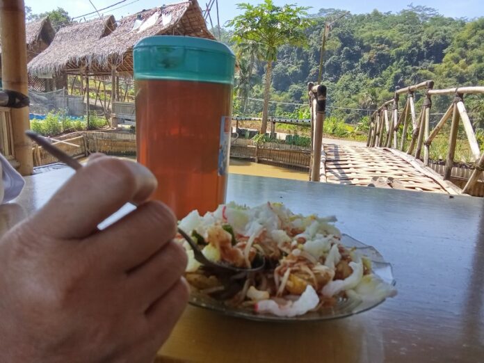 Ketpot: Suasana di Saung Sawah Nusa