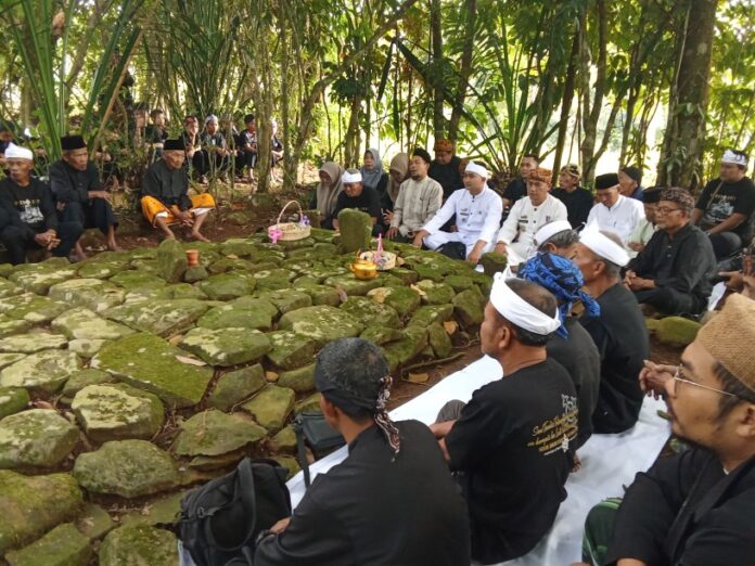 Ketpot: Kegiatan Hajat Lembur Kuring di Desa Bangbayang Kecamatan Cipaku Kabupaten Ciamis Jawa Barat