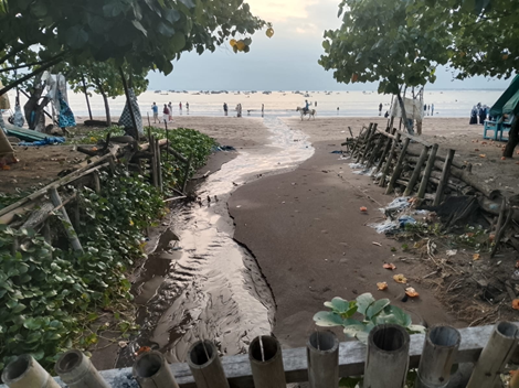 Poto: Saluran air limbah diduga dari hotel di pantai Barat Pangandaran