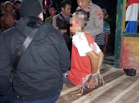 Poto: Pelaku pembacokan saat di amankan oleh Polsek Kalipucang Pangandaran.