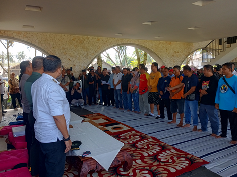 Poto: Suasana Penolakan keberadaan KJA di Pantai Timur Pangandaran