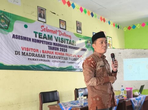 Foto: Rinda Fauzian, mahasiswa Program Doktoral Studi Islam UIN Sunan Kalijaga Yogyakarta yang juga mengajar di MTs N 1 Pangandaran