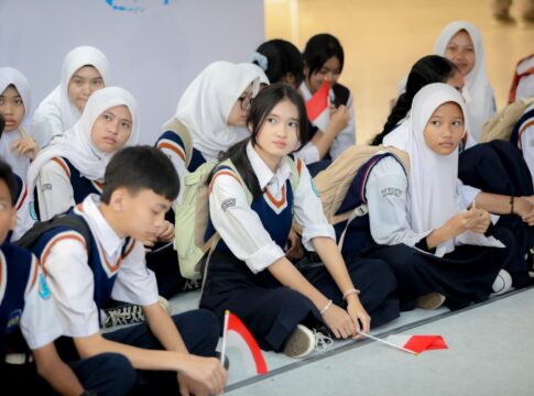 Pemerintah Kota (Pemkot) Bandung bersama PT Dirgantara Indonesia (PT DI) resmi memulai kerja sama program DI Edutainment, sebuah wisata edukasi kedirgantaraan yang menyasar pelajar tingkat SD dan SMP -Ist-
