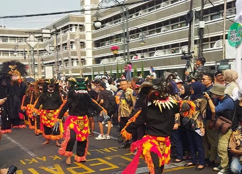 Dalam rangka Hari Jadi ke-80 Jawa Barat, Pemerintah Provinsi Jawa Barat menggelar Kirab Budaya di Kota Bandung, Selasa (19/8/2025).